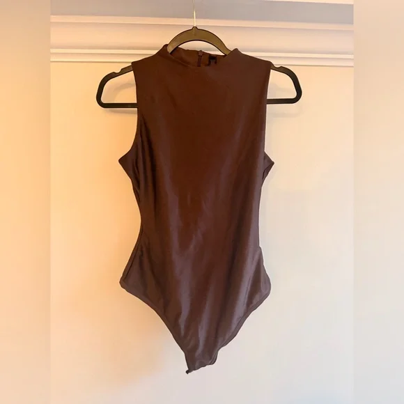 Skims FITS EVERYBODY HIGH NECK BODYSUIT in onyx - Picture 2 of 5